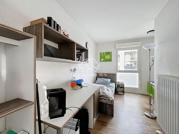 STUDIO + PARKING – BAIL COMMERCIAL – ETAGE ELEVE