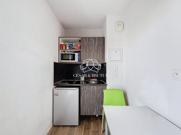 STUDIO + PARKING – BAIL COMMERCIAL – ETAGE ELEVE