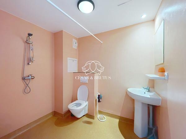 STUDIO + PARKING – BAIL COMMERCIAL – ETAGE ELEVE