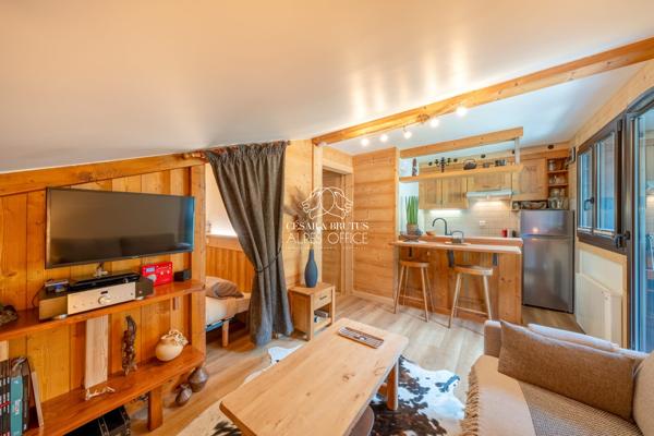 CHAMONIX, secteur Les Praz, appartement 1 pièce + coin nuit, 31 m² au total dont 23 m² habitables, balcon et parking.