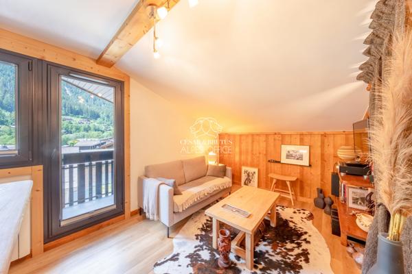 CHAMONIX, secteur Les Praz, appartement 1 pièce + coin nuit, 31 m² au total dont 23 m² habitables, balcon et parking.