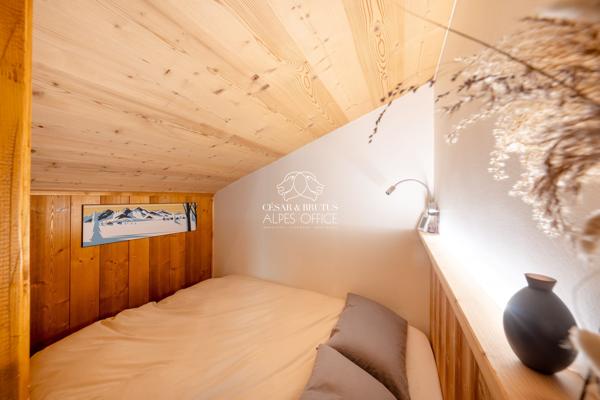 CHAMONIX, secteur Les Praz, appartement 1 pièce + coin nuit, 31 m² au total dont 23 m² habitables, balcon et parking.
