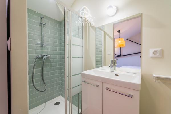 Studio
                                                                                                                                                                                                                                                                                                                        1 pièce(s)                                                                                                                                                                                                                                                                                                                              25  m²
