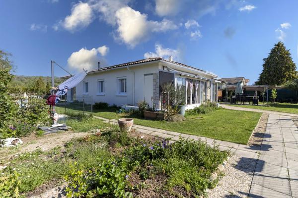 Maison individuelle de plain pied avec piscine