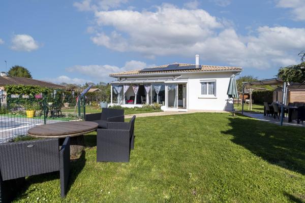 Maison individuelle de plain pied avec piscine