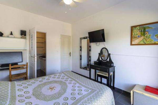 Maison individuelle de plain pied avec piscine