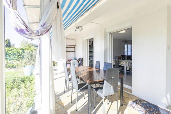 Maison individuelle de plain pied avec piscine