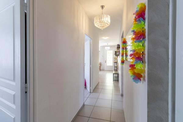 Maison individuelle de plain pied avec piscine