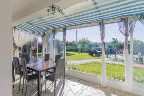 Maison individuelle de plain pied avec piscine