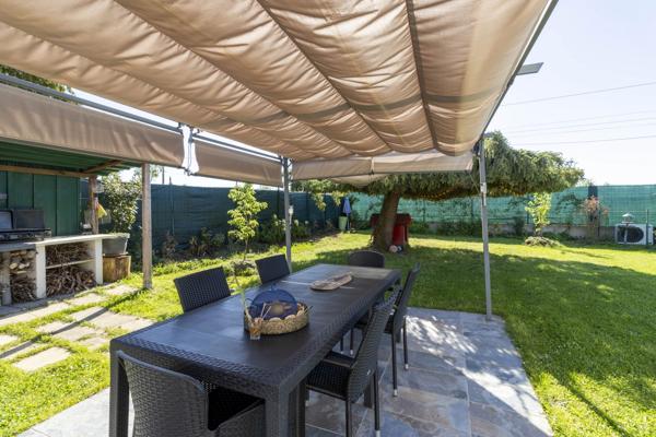 Maison individuelle de plain pied avec piscine