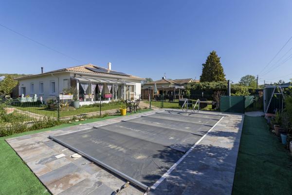 Maison individuelle de plain pied avec piscine