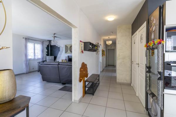 Maison individuelle de plain pied avec piscine