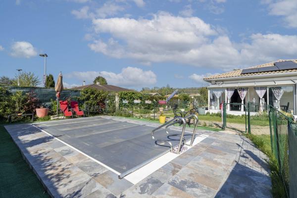 Maison individuelle de plain pied avec piscine