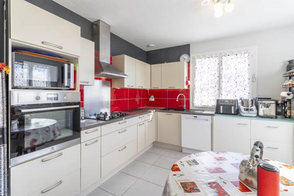 Maison individuelle de plain pied avec piscine