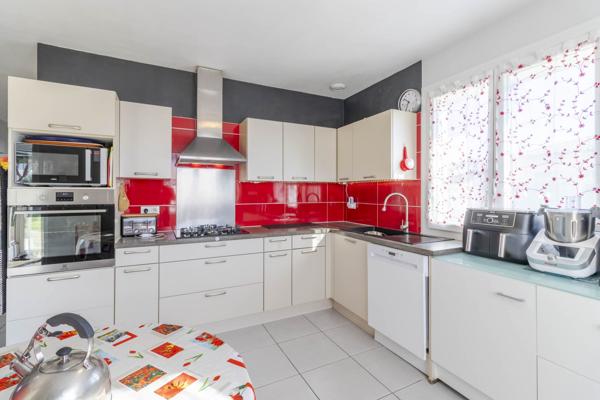 Maison individuelle de plain pied avec piscine