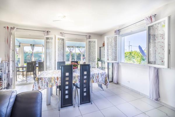 Maison individuelle de plain pied avec piscine