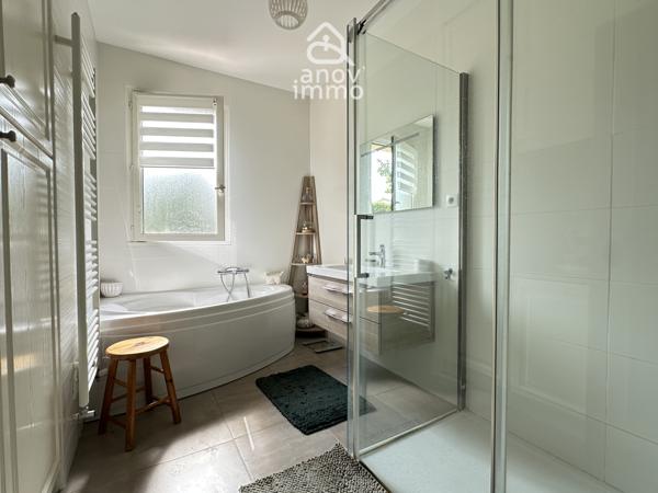Maison
                                                                                                                                                                                                                                                                                                                        6 pièce(s)                                                                                                                                                                                                          4 chambre(s)                                                                                                                                                                                                          151  m²