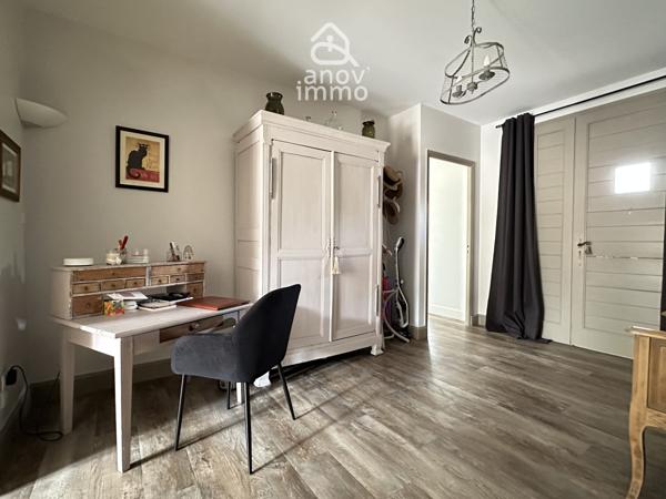 Maison
                                                                                                                                                                                                                                                                                                                        6 pièce(s)                                                                                                                                                                                                          4 chambre(s)                                                                                                                                                                                                          151  m²