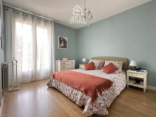 Maison
                                                                                                                                                                                                                                                                                                                        6 pièce(s)                                                                                                                                                                                                          4 chambre(s)                                                                                                                                                                                                          151  m²