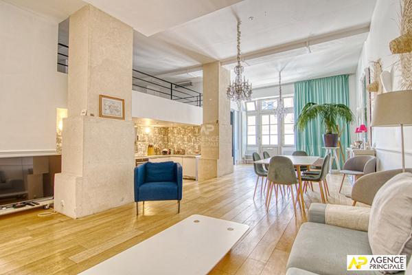 Versailles Saint-Louis Appartement 5 pièces 114 m² au sol (105 m² carrez) €1 150 000 ** - Référence 25886