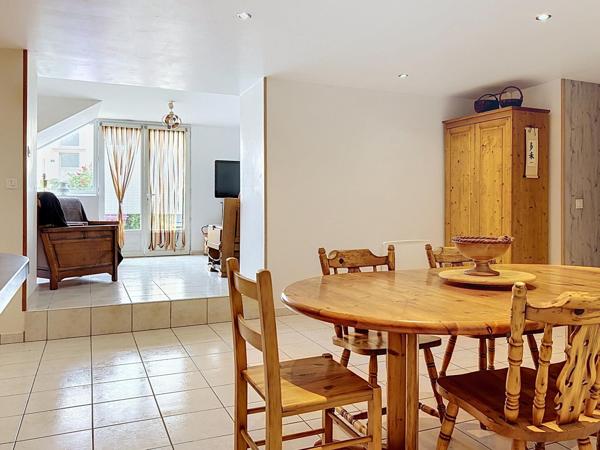 Equeurdreville - Appartement de 109 m² avec cour privative et stationnement