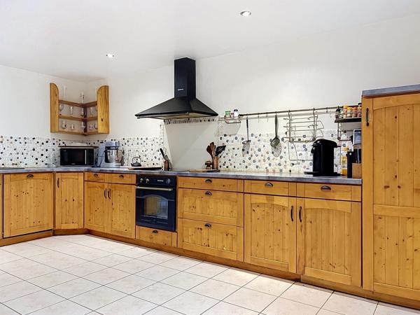 Equeurdreville - Appartement de 109 m² avec cour privative et stationnement