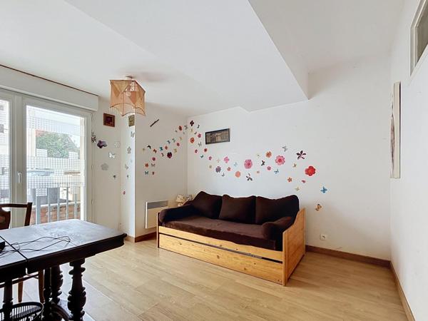 Equeurdreville - Appartement de 109 m² avec cour privative et stationnement