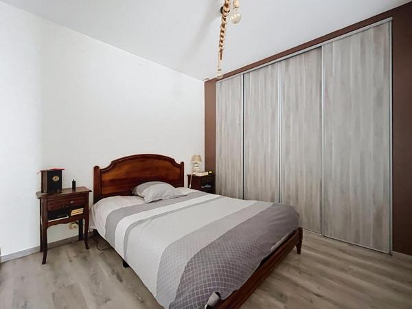 Equeurdreville - Appartement de 109 m² avec cour privative et stationnement