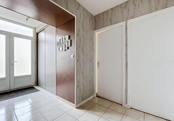 Equeurdreville - Appartement de 109 m² avec cour privative et stationnement