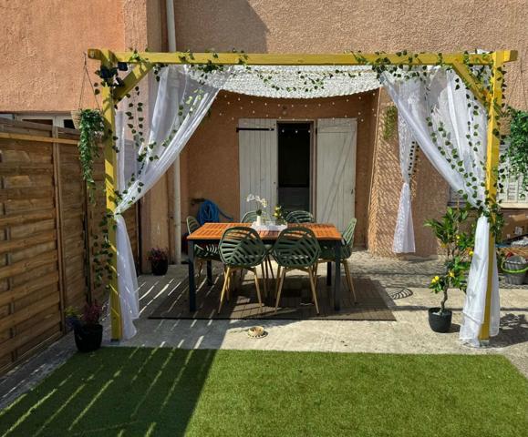 Maison Mitoyenne avec Un Extérieure