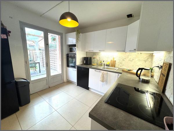 Maison Mitoyenne avec Un Extérieure