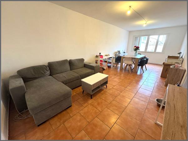 Maison Mitoyenne avec Un Extérieure