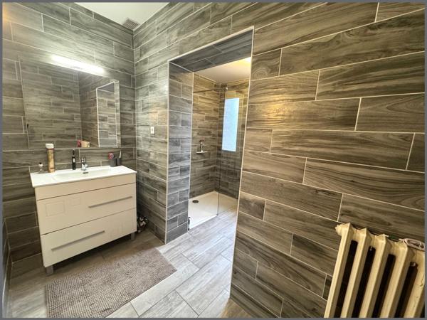 Maison Mitoyenne avec Un Extérieure