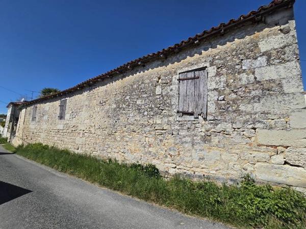 Grange à vendre |                                       Saintes |                                        1 pièce  |  224 m²