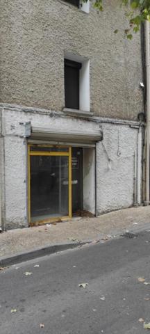 Local Commercial à MILHAUD, 30540 - 4 pièces 77m²