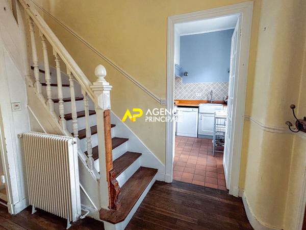 Maison 9 pièces avec jardin quartier La Plaine €549 000 ** - Référence 9454