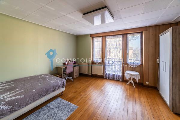 Maison
                                                                                                                                                                                                                                                                                                                        5 pièce(s)                                                                                                                                                                                                          3 chambre(s)                                                                                                                                                                                                          161  m²
