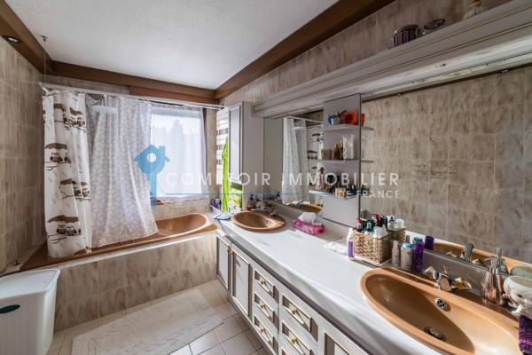 Maison
                                                                                                                                                                                                                                                                                                                        5 pièce(s)                                                                                                                                                                                                          3 chambre(s)                                                                                                                                                                                                          161  m²