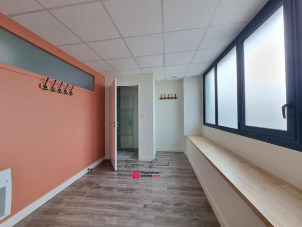 LA ROCHE SUR YON - MURS COMMERCIAUX LIBRES, local 160 m²