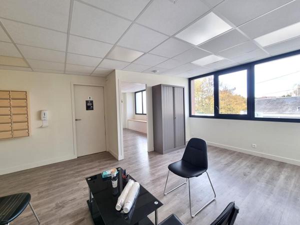 LA ROCHE SUR YON - MURS COMMERCIAUX LIBRES, local 160 m²