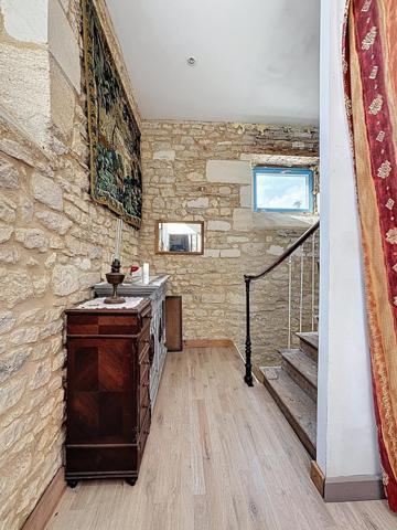 Maison à rénover de 288 m² – Grand potentiel à Cartelègue !