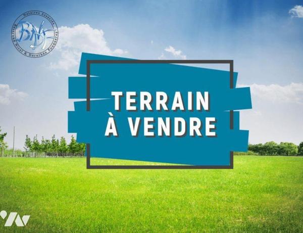 À Lanriec, proche des écoles et des commerces et situé sur le réseau de bus, nous vous proposon...