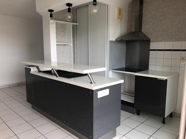 A louer Appartement T2 bis Proche toutes commodités situé à ALLONNES