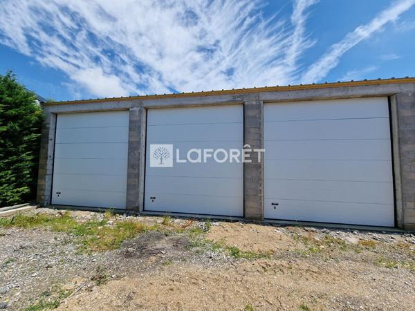 Location parking / box près de VILLENEUVE LA GUYARD - 28 m² - 240 €/mois