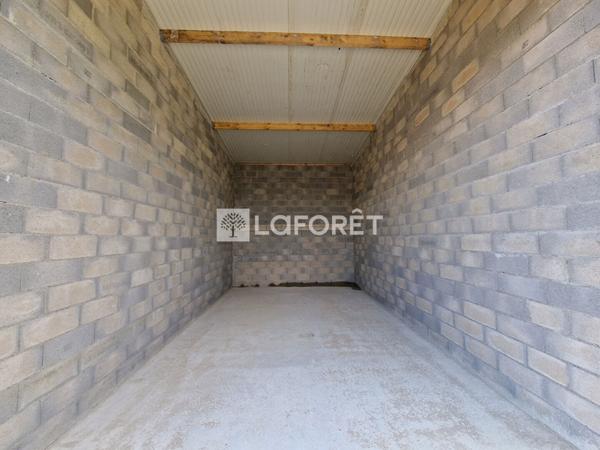 Location parking / box près de VILLENEUVE LA GUYARD - 28 m² - 240 €/mois