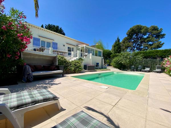 Charmante maison avec Piscine et Vue dégagée à DRAGUIGNAN