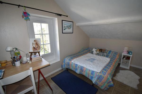 Maison de ville à vendre 6 pièces (167 m2) 4 chambres, 2 s d'eau, 2 WC. 1 Garage et un jardin