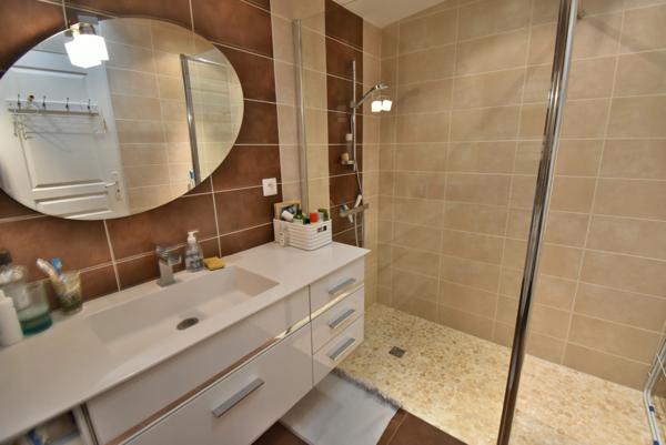 Maison de ville à vendre 6 pièces (167 m2) 4 chambres, 2 s d'eau, 2 WC. 1 Garage et un jardin