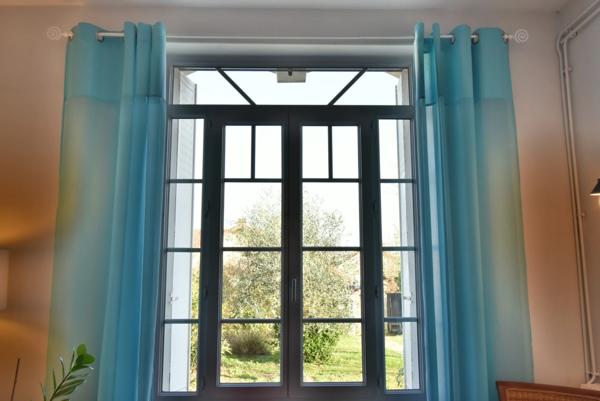 Maison de ville à vendre 6 pièces (167 m2) 4 chambres, 2 s d'eau, 2 WC. 1 Garage et un jardin