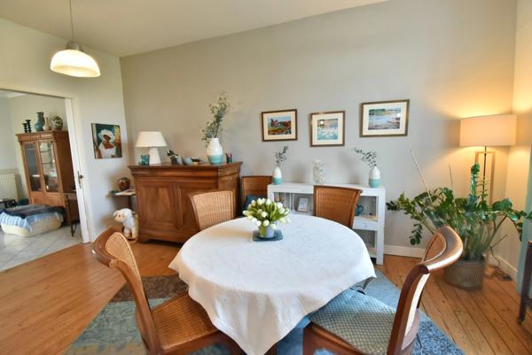 Maison de ville à vendre 6 pièces (167 m2) 4 chambres, 2 s d'eau, 2 WC. 1 Garage et un jardin